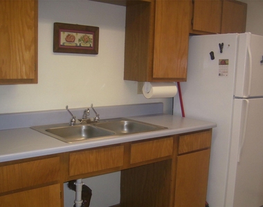 101 Seniors Avenue - Photo Thumbnail 12