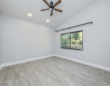 6161 Waxmyrtle Way - Photo Thumbnail 14