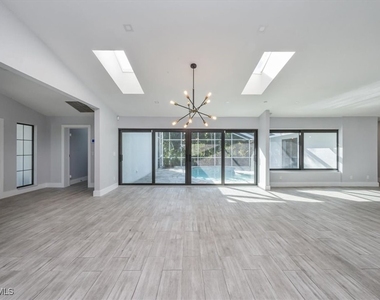 6161 Waxmyrtle Way - Photo Thumbnail 6
