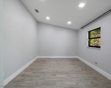 6161 Waxmyrtle Way - Photo Thumbnail 18