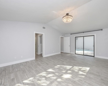 6161 Waxmyrtle Way - Photo Thumbnail 15