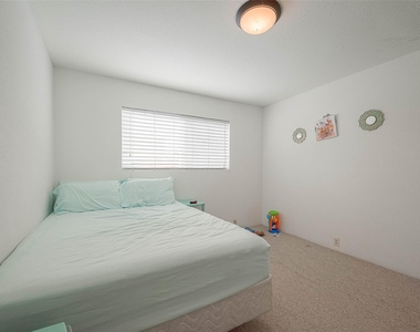 2201 Fountain View Drive - Photo Thumbnail 24