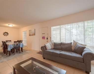 2201 Fountain View Drive - Photo Thumbnail 10