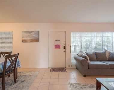 2201 Fountain View Drive - Photo Thumbnail 6