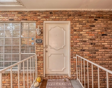 2201 Fountain View Drive - Photo Thumbnail 5
