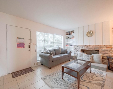 2201 Fountain View Drive - Photo Thumbnail 8