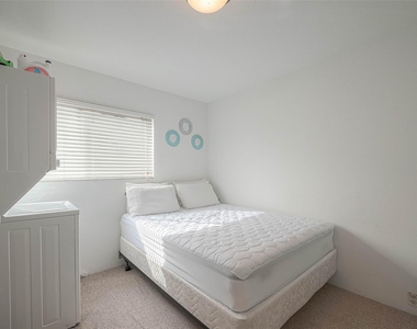 2201 Fountain View Drive - Photo Thumbnail 20