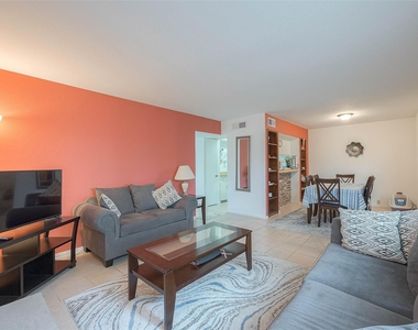 2201 Fountain View Drive - Photo Thumbnail 11