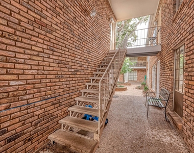 2201 Fountain View Drive - Photo Thumbnail 4
