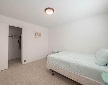 2201 Fountain View Drive - Photo Thumbnail 25