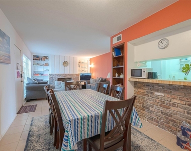 2201 Fountain View Drive - Photo Thumbnail 14