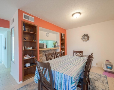 2201 Fountain View Drive - Photo Thumbnail 12