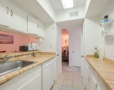 2201 Fountain View Drive - Photo Thumbnail 18