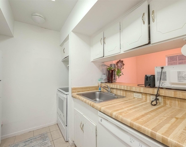 2201 Fountain View Drive - Photo Thumbnail 16