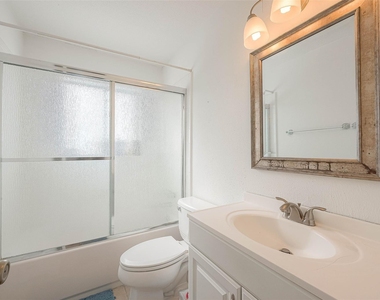 2201 Fountain View Drive - Photo Thumbnail 26