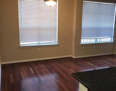 7575 Kirby Drive - Photo Thumbnail 5