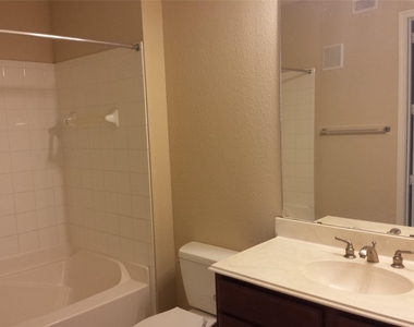 7575 Kirby Drive - Photo Thumbnail 13