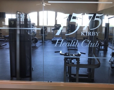 7575 Kirby Drive - Photo Thumbnail 18