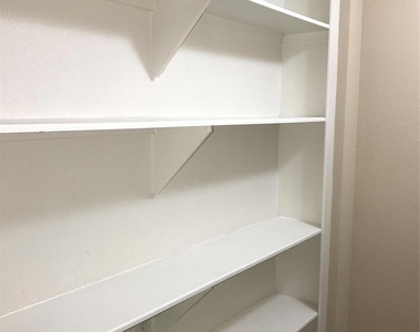 7575 Kirby Drive - Photo Thumbnail 12