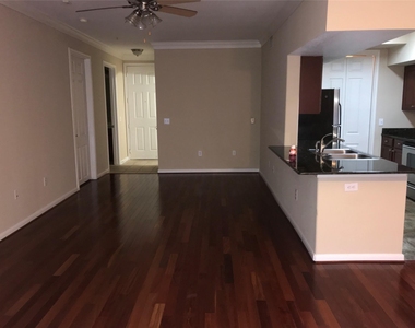 7575 Kirby Drive - Photo Thumbnail 3