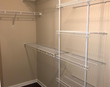 7575 Kirby Drive - Photo Thumbnail 9