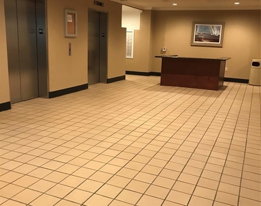 7575 Kirby Drive - Photo Thumbnail 20