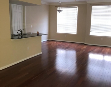 7575 Kirby Drive - Photo Thumbnail 4