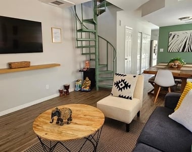10213 N Ojus Drive - Photo Thumbnail 2