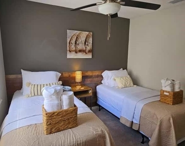 10213 N Ojus Drive - Photo Thumbnail 18
