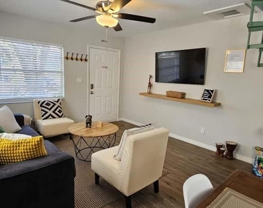 10213 N Ojus Drive - Photo Thumbnail 3