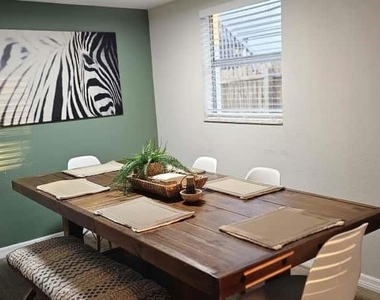 10213 N Ojus Drive - Photo Thumbnail 4