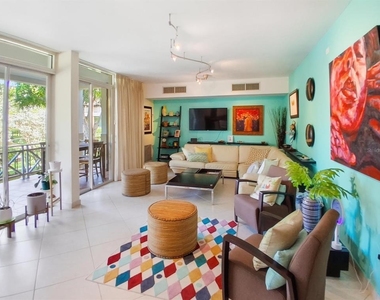 75 Ocean Drive - Photo Thumbnail 4