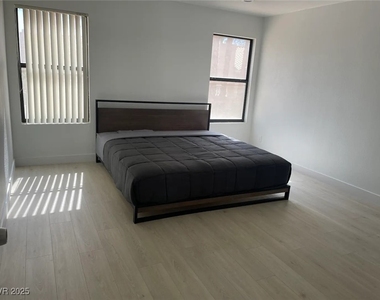 3004 Ocean View Drive - Photo Thumbnail 4