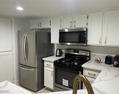 3004 Ocean View Drive - Photo Thumbnail 11