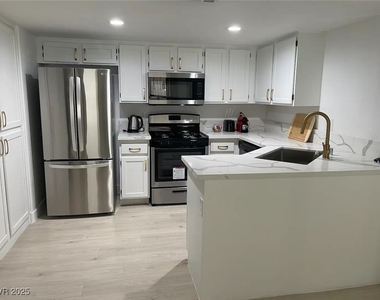 3004 Ocean View Drive - Photo Thumbnail 18