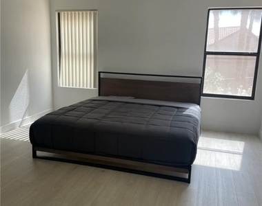 3004 Ocean View Drive - Photo Thumbnail 9