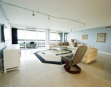 2480 Presidential Way - Photo Thumbnail 3