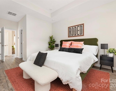 107 Robinson Street - Photo Thumbnail 34