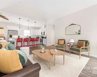 107 Robinson Street - Photo Thumbnail 3