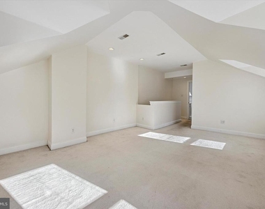 5449 Ridge Avenue - Photo Thumbnail 7