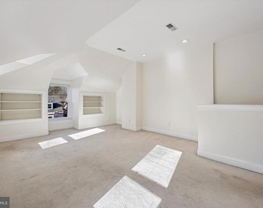 5449 Ridge Avenue - Photo Thumbnail 5