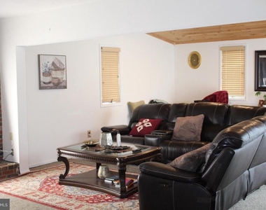 219 Meadow Drive - Photo Thumbnail 12
