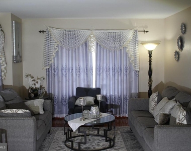 219 Meadow Drive - Photo Thumbnail 2