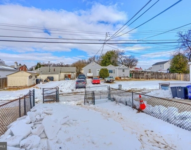 165 Hampshire - Photo Thumbnail 33