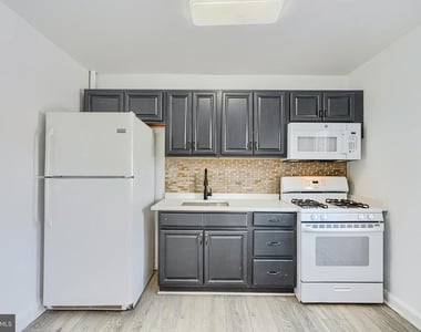 165 Hampshire - Photo Thumbnail 10