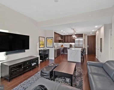 1330 Lancaster Street - Photo Thumbnail 6