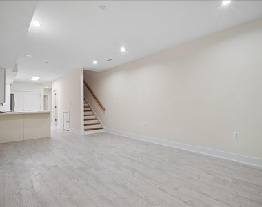 329 16th Street Se - Photo Thumbnail 7