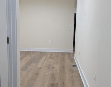 329 16th Street Se - Photo Thumbnail 2