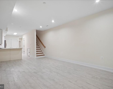329 16th Street Se - Photo Thumbnail 9