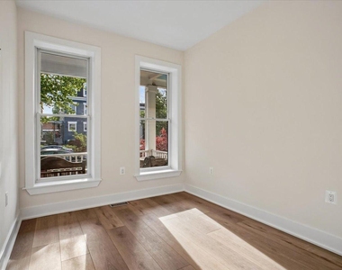 329 16th Street Se - Photo Thumbnail 4